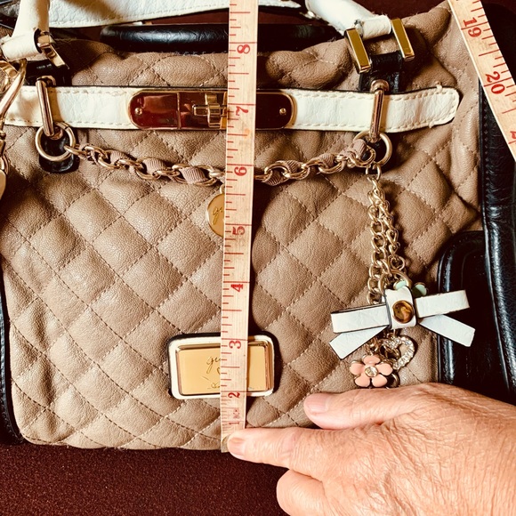 Guess Purse - Picture 4 of 5